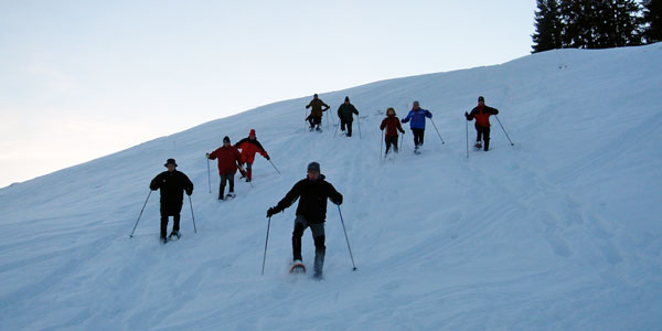 bewegend-schneeschuhwandern-sonnenuntergang09.jpg